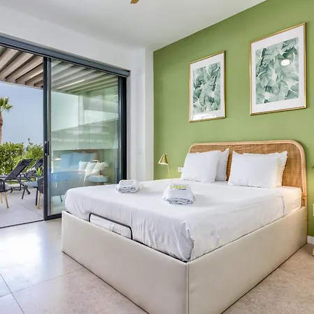 Lolabeachfront - Indoor Heated Pool & - Premium Gym - Private Garden - 5 Min Train To Airport