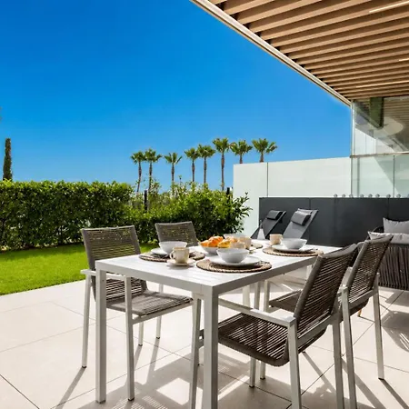 Appartement Lolabeachfront - Indoor Heated Pool & - Premium Gym - Private Garden - 5 Min Train To Airport *