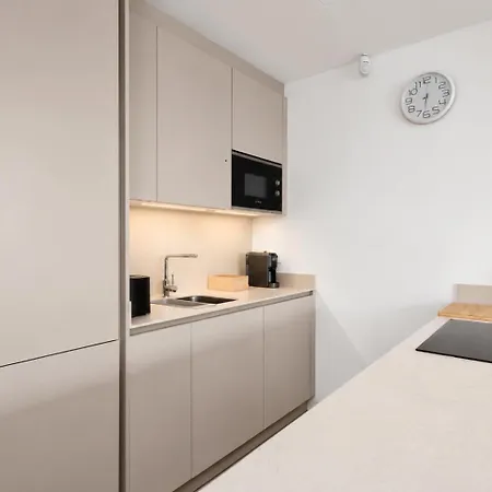 Appartement Lolabeachfront - Indoor Heated Pool & - Premium Gym - Private Garden - 5 Min Train To Airport Torremolinos