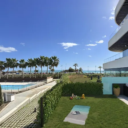 Lolabeachfront - Indoor Heated Pool & - Premium Gym - Private Garden - 5 Min Train To Airport * Torremolinos
