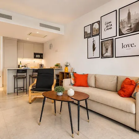 Lolabeachfront - Indoor Heated Pool & - Premium Gym - Private Garden - 5 Min Train To Airport Torremolinos