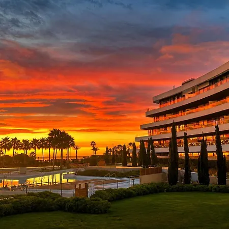 Lolabeachfront - Indoor Heated Pool & - Premium Gym - Private Garden - 5 Min Train To Airport