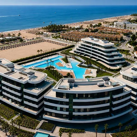 Lolabeachfront - Indoor Heated Pool & - Premium Gym - Private Garden - 5 Min Train To Airport