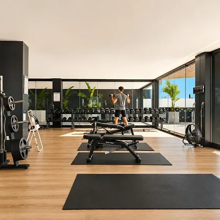 Lolabeachfront - Indoor Heated Pool & - Premium Gym - Private Garden - 5 Min Train To Airport *