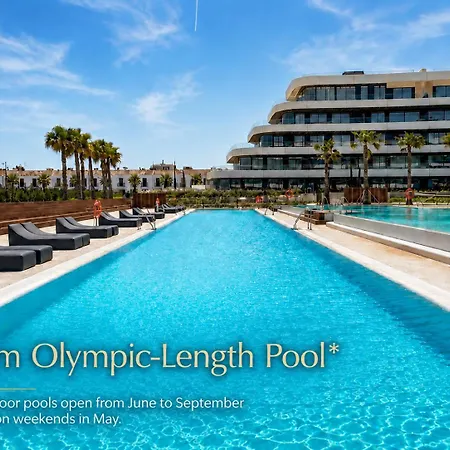 Lolabeachfront - Indoor Heated Pool & - Premium Gym - Private Garden - 5 Min Train To Airport Appartement *