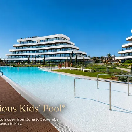 Lolabeachfront - Indoor Heated Pool & - Premium Gym - Private Garden - 5 Min Train To Airport Appartement