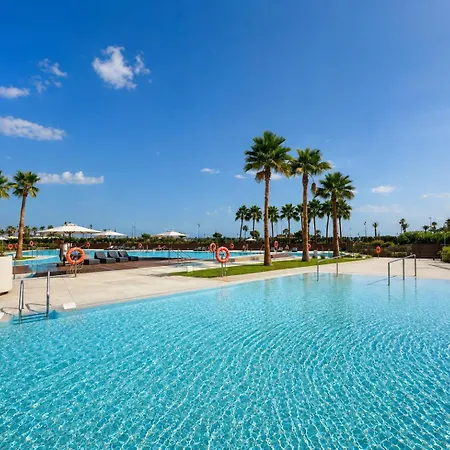 Lolabeachfront - Indoor Heated Pool & - Premium Gym - Private Garden - 5 Min Train To Airport Appartement *